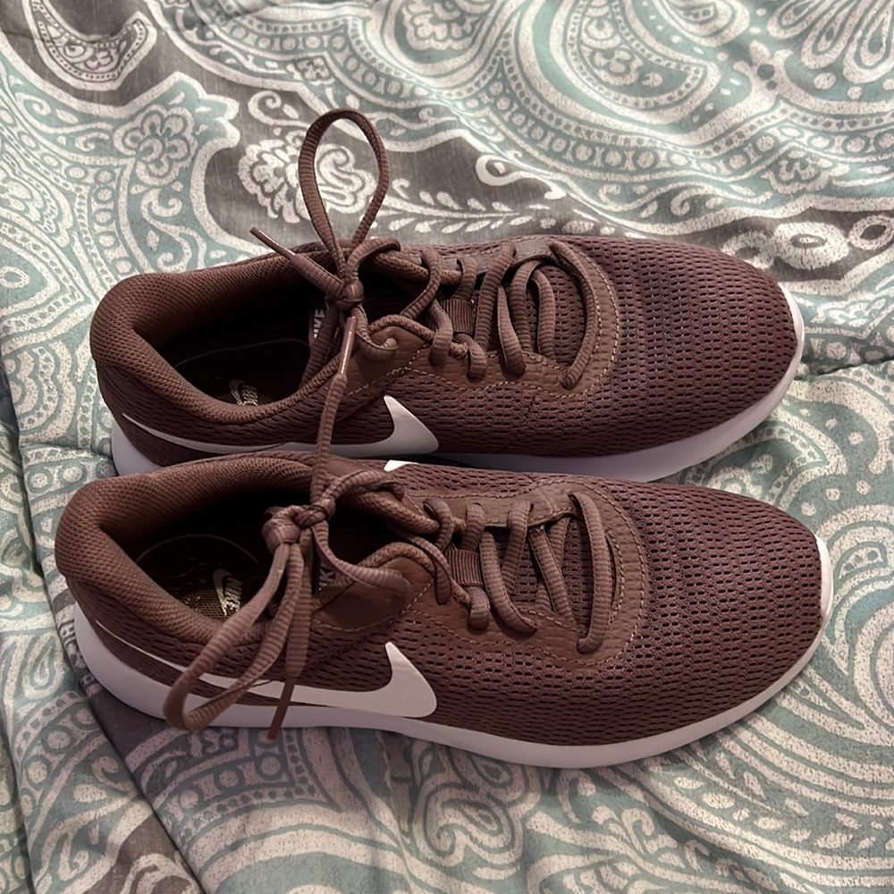 deep pink nike sneakers - size 7